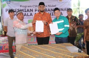 Bupati Halsel Meresmikan Masjid dan Jembatan Bantuan Harita Nickel di Desa Soligi