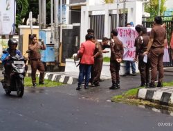 Gelar Aksi di Kejari Ternate, DPD GPM Malut Pertanyakan Penanganan Sejumlah Kasus Korupsi