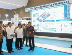 Dikunjungi Presiden Jokowi, Dirut PLN Paparkan Kesiapan Ekosistem Kendaraan Listrik di Booth PLN di PEVS 2024