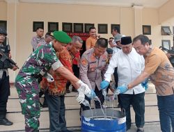 Polres Kepulauan Sula Musnahkan Ribuan Botol Miras