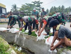 Satgas Yonif/732 Banau Musnahkan Ribuan Kantong Miras