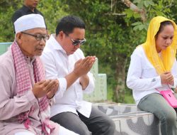 Bupati Pulau Taliabu Aliong Mus Ziarah ke Makam Leluhur