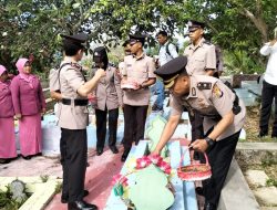 Peringati HUT Bhayangkara ke-78, Polres Sula Ziarah Ke Makam Pahlawan
