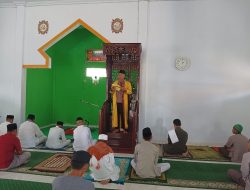 Hadir Ditengah Masyarakat Melalui Khotbah Jumat, Bhabinkamtibmas Desa Fatce Ajak Masyarakat Untuk Jaga Khamtibmas