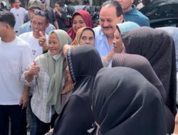 Tangis Haru Pecah Sambut Kedatangan Haji Romo di PN Ternate
