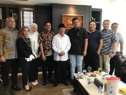 Foto Pertemuan Eks Gubernur Malut AGK bersama Bobby Nasution Viral di Medsos