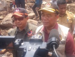 Tinjau Lokasi Banjir Bandang di Rua Ternate, Menko PMK : Semuanya Harus Segera Ditangani