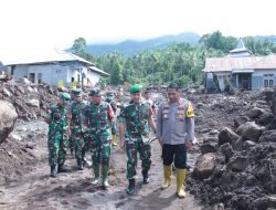Tinjau Daerah Bencana di Rua Ternate, Danrem Pastikan TNI Selalu Hadir Ditengah Kesulitan Rakyat