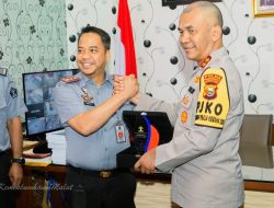 Kakanwil Andi Taletting Serahkan Plakat Kepada Kapolda Malut, Simbol Sinergitas Antar APH