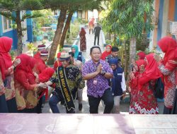 Sekda Kota Ternate Rizal Marsaoly Buka Gerakan Literasi di SMPN 2 Kota Ternate