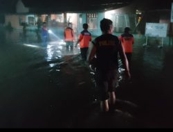 Banjir melanda 5 Desa di Halut, Polsubsektor Kao Barat terjunkan Anggota Bantu Warga