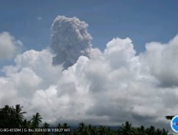 Gunung Ibu di Halbar Kembali Keluarkan Erupsi Setinggi 1.500 Meter
