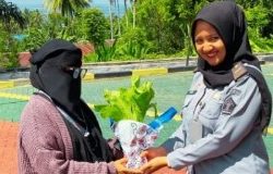 Dukung Ketahanan Pangan, Lapas Perempuan Ternate Berikan Bansos kepada Warga