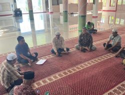 Pemda Halbar Salurkan Insentif Untuk Pengurus Masjid Raya Sigi Lamo Jailolo