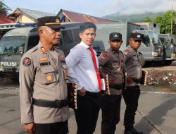 Kasat Narkoba Bersama Kasi Humas Mendapat Penghargaan dari Kapolres Ternate