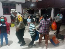 Polsek Ibu bersama Tim Gabungan Evakuasi Warga Desa Sangaji Nyeku Halbar