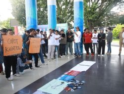 Geruduk Kantor Wali Kota Ternate, Ratusan Jurnalis Desak Tauhid Copot Fhandy dari Jabatan Kasatpol PP