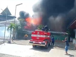 Dua Rumah dan Satu Kios di Desa Amasing Kota Halsel Ludes Terbakar