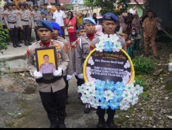 Kapolri Berikan Kenaikan Pangkat Luar Biasa Anumerta kepada Bharatu Mardi Hadji