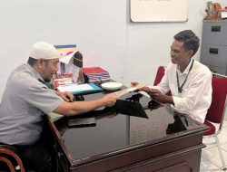 Kemenkum Malut Serahkan Dokumen Pengangkatan Notaris Pengganti