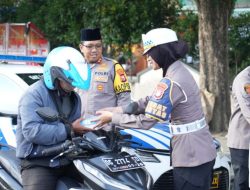 Ramadhan Penuh Berkah, Polres Halteng Berbagi Takjil