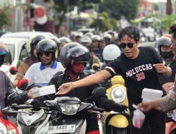 Subdit V Ditintelkam Polda Maluku Utara, Peduli, Bagikan Takjil kepada Masyarakat