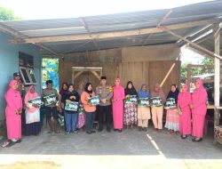 Polsek Oba Utara Bagi 10 Paket Sembako kepada Masyarakat di Desa Galala