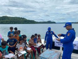 Polairud Polda Maluku Utara Hadirkan Klinik dan Perpustakaan Terapung di Halteng