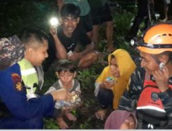 Personil Polairud Polda Maluku Utara dan Tim SAR Gabungan Evakuasi Warga Korban Terjebak Banjir