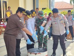 Polres Sula Musnahkan Ratusan Botol Miras Jenis Cap Tikus