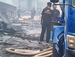BPBD Halut Catat 400 Toko/Lapak dan 17 Rumah Ludes Terbakar di Pasar Rawajaya