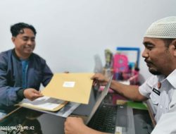Kemenkum Malut Serahkan Dokumen Pelantikan Kepada Notaris Haltim dan Halteng