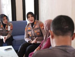 Kapolres Ternate Kunjungi Korban Banjir Bandang di Kelurahan Gambesi