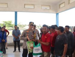 Menyambut May Day  Kapolres Halsel Bersama OKP dan LSM Bagi Sembako ke Buruh 