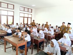 Bupati Halmahera Utara Tinjau Pelaksanaan Ujian Sekolah di Tobelo