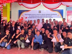 Masyarakat Antusias Terima Daging Kurban dari Kemenkum Malut