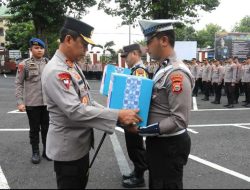 Bakti Bhayangkara, Polda Maluku Utara Salurkan Ribuan Bansos untuk Masyarakat