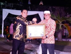 Kakanwil Kemenkum Malut Serahkan Piagam Kawasan Berbasis KI Karya Cipta kepada Wali Kota Ternate
