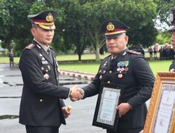Sukses Berantas Peredaran Miras, Kapolsek Oba Utara Terima Penghargaan dari Kapolresta Tidore Kepulauan  