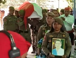 Duka Dan Haru Warnai Prosesi Pemakaman Almarhumah  Jois A.M Duan