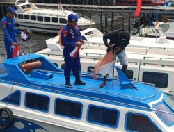 Sambut HUT ke-80 RI, Sat Polairud Polres Halut Edukasi Keselamatan dan Bagikan Bendera Merah Putih di Jalur Laut Tobelo–Morotai