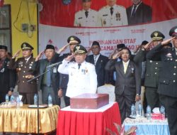 Bupati Halut Serahkan BPJS Ketenagakerjaan Usia Rentan Usai Pimpin Upacara Penurunan Bendera