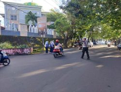 Ditlantas Polda Maluku Utara Gelar Pengaturan Lalu Lintas Kepada Masyarakat di Titik Rawan Macet 