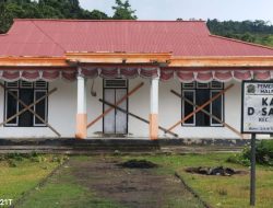 Hampir Sepekan Kantor Desa Dipalang Warga, Apip Didesak Tindak Tegas Kades Saketa Halsel 