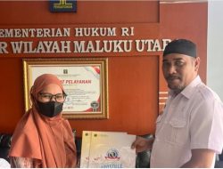 Kemenkum Malut Serahkan Sertifikat Apostille Permudah Layanan Internasional