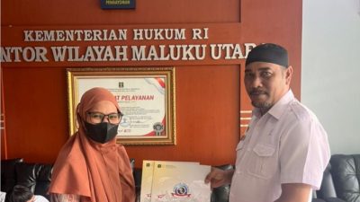 Kemenkum Malut Serahkan Sertifikat Apostille Permudah Layanan Internasional