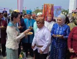 Piet Hein Babua Tampil Berpakaian Adat di Upacara HUT ke-26 Maluku Utara