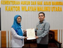 Kemenkum Malut Serahkan Sertifikat Merek Air Kemasan “Inooke”