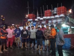 Kapal Nelayan Asal Bitung Berhasil Dievakuasi Tim SAR ke Pelabuhan Perikanan Ternate