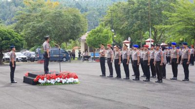 Kapolda Malut Pimpin Upacara Kenaikan Pangkat Perwira, Bintara dan Tamtama